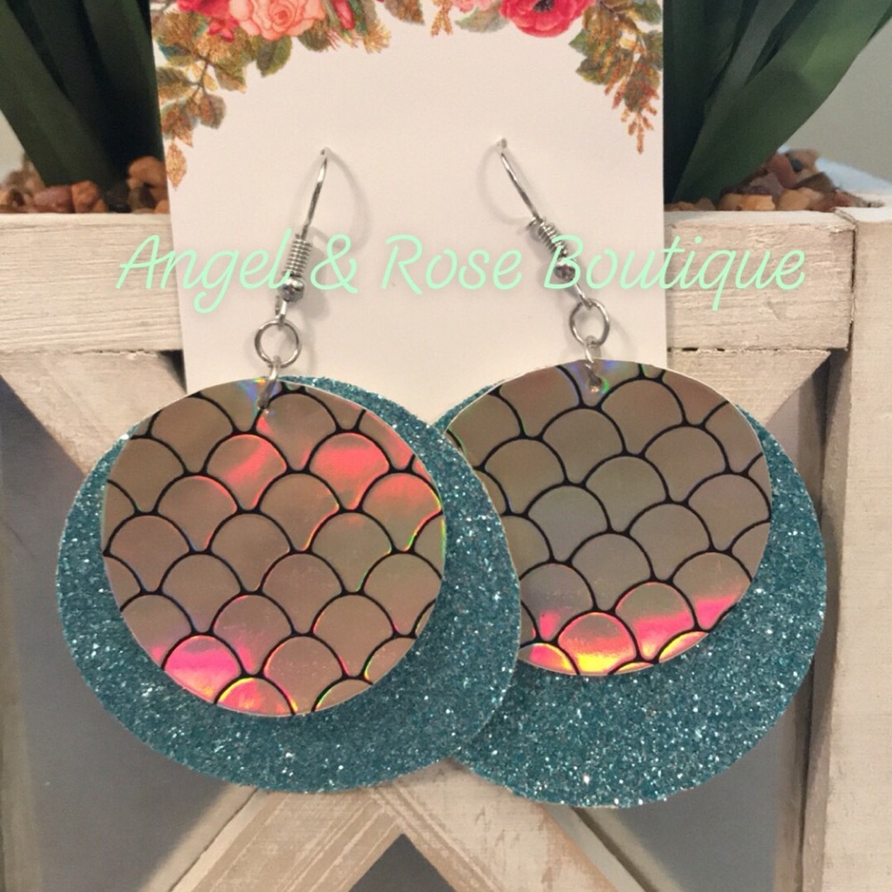 🧜🏻‍♀️Mermaid🧜🏻‍♀️ Blue Shimmery Earrings